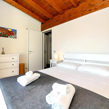 Desenzanoloft Desenzanoloft Official Partner Marriott Homes & - Surfing On The Apartment Desenzano del Garda